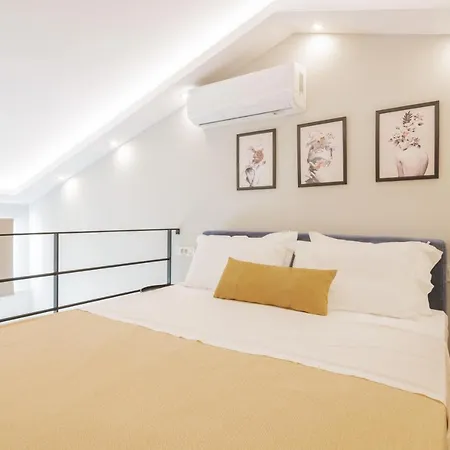 Stylish & Elegant Loft In The Center Apartment *